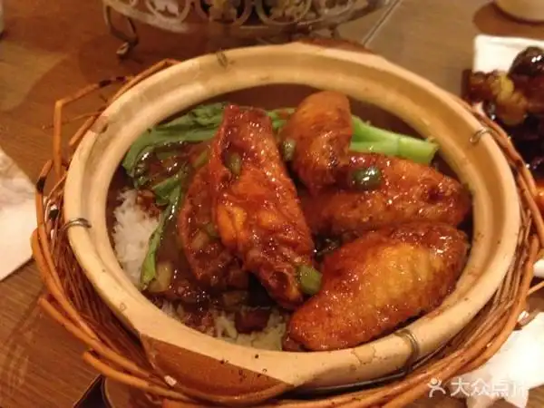 鸡翅煲仔饭