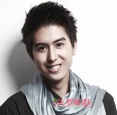 男生侧梳蓬松超短发纹理烫发型