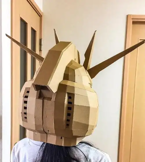 手工大神分享作品,能做出高达头已经很厉害了,没想到还能戴头上