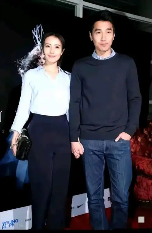 看着高圆圆一脸幸福地聊起她老公,我心里也是暖洋洋的