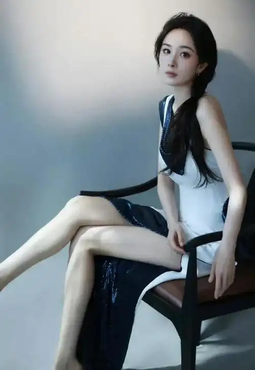 人气女星杨幂工作室今日最新营业照出炉啦姐好美