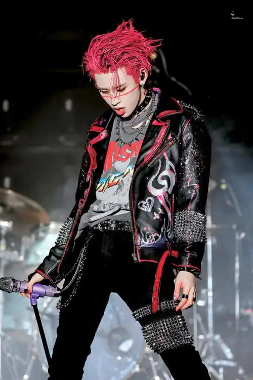 小鬼王琳凯超话93#小鬼王琳凯音乐节#210417成都ayo音乐节粉色杀手