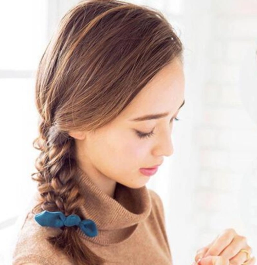 给你介绍四款既美又凉快的发型!