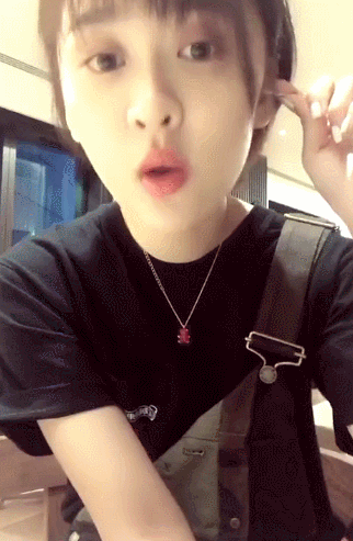 逗比女神可爱清纯呆萌gif动图_动态图_表情包下载_soogif