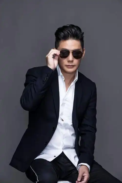 兵王变刑警 傅程鹏《爱上特种兵》精湛演技驾驭百变角色