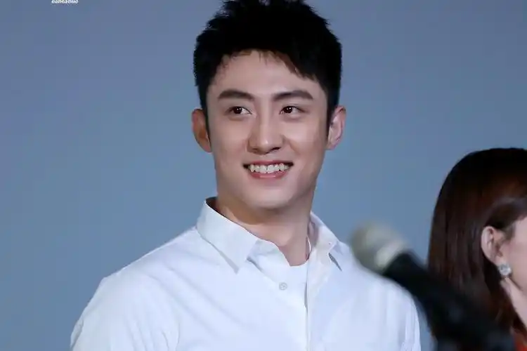 小虎牙大长腿,最帅的黄景瑜,你怎么能不知道他呢