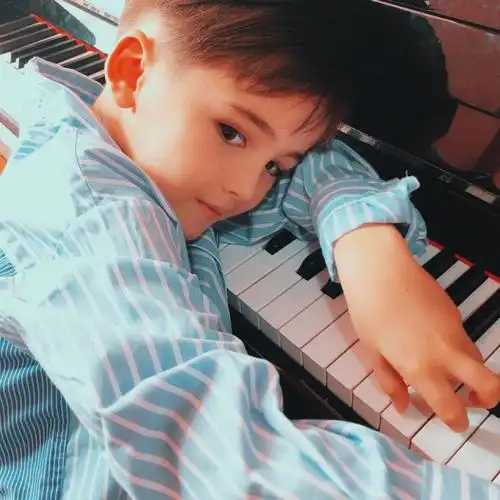 厉害!中美混血儿小孩好看吗"发人深省"-第1张图片-容克网