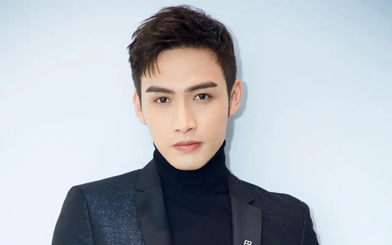 张彬彬帅气有型高清图片桌面壁纸