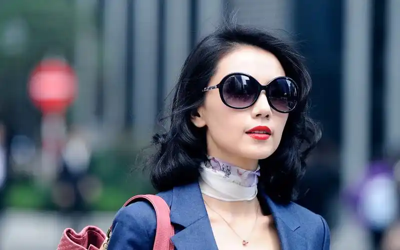 桌面壁纸 明星图片 > 正文  本文 高圆圆明星主题_时尚都市美女高圆圆