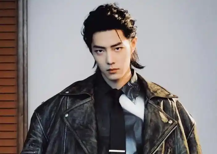 32岁顶流肖战接受采访谈困境,作品太少,失去自由,无奈又真实_腾讯新闻