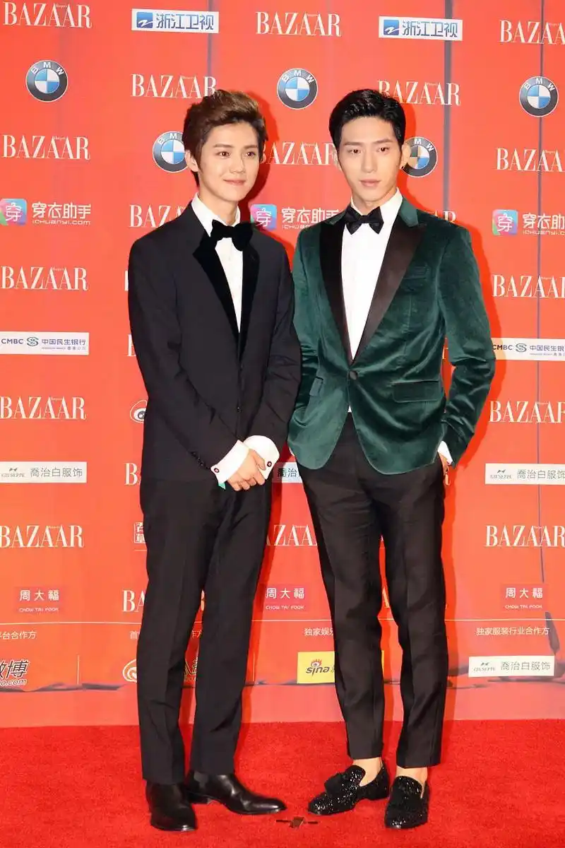 身高183的井柏然,好像也并没有,比身高178的鹿晗高多少呀[捂脸]!