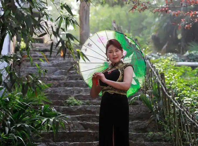 旗袍丽人行走南陵丫山(四)