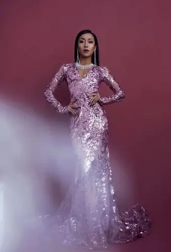 吉克隽逸这一身紫色系礼服不咋滴看起来真不适合她