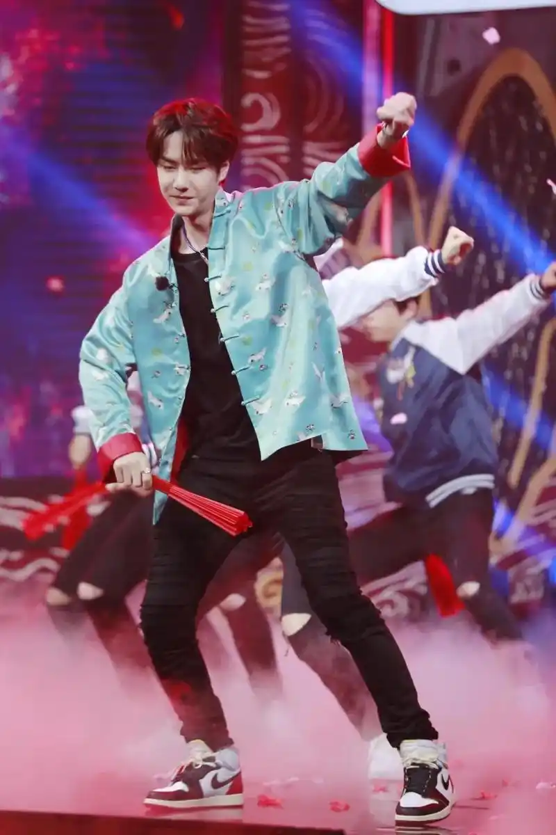 [王一博][新闻]200614 《天天向上》公众号更新王一博相关:超强导师团