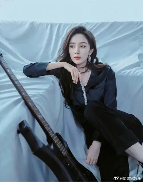 杨幂蕾丝睡衣大片## 杨幂最新睡衣造型图