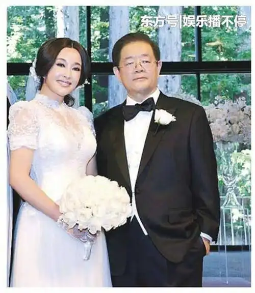 63岁刘晓庆怀孕了?第四任丈夫现年76岁,网友:不得不.