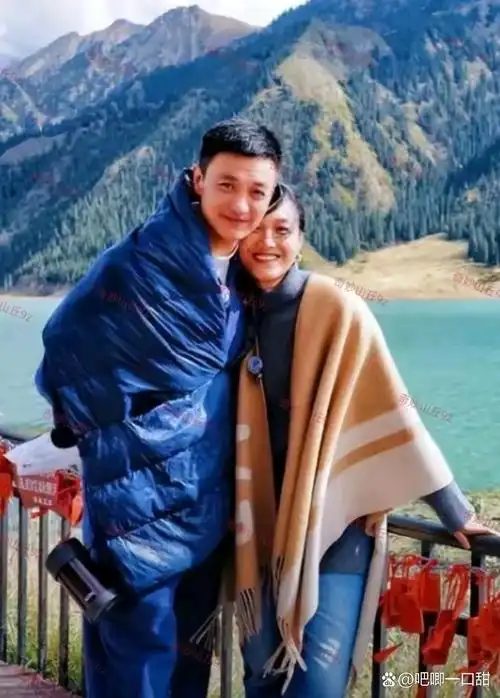 想当初他们在一起的时候,还有好多人觉得他们不般配呢.