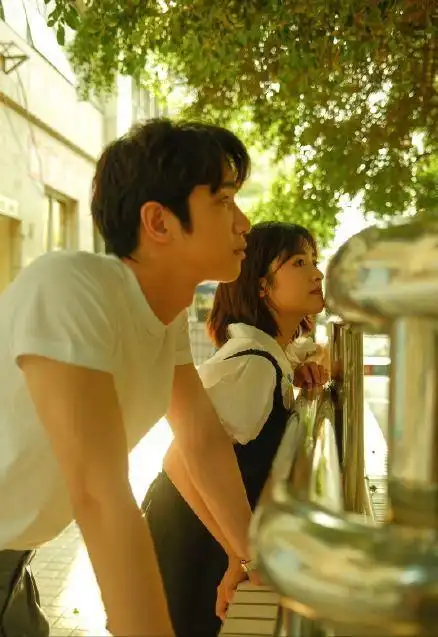 沈月刘以豪"小洁癖"甜度爆表,戏外拍情侣胶片更养眼,真有cp感