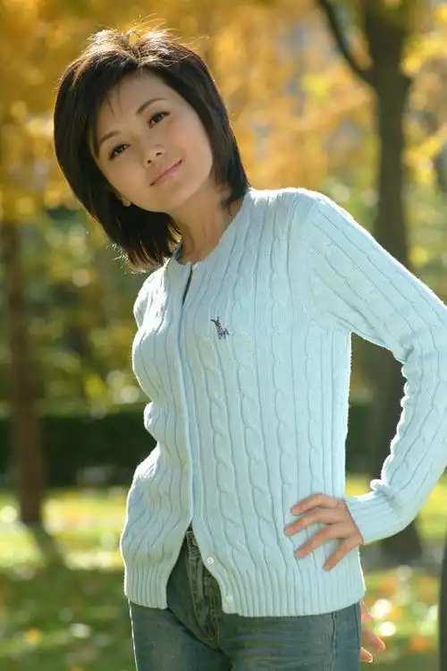 柴璐穿裤子的照片图片