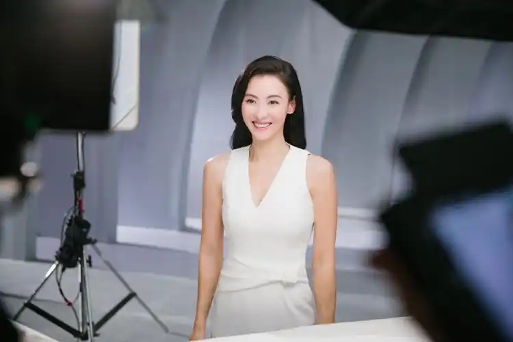 分享一组张柏芝图片给大家,图中的明星图片壁纸会点缀你的电脑桌面