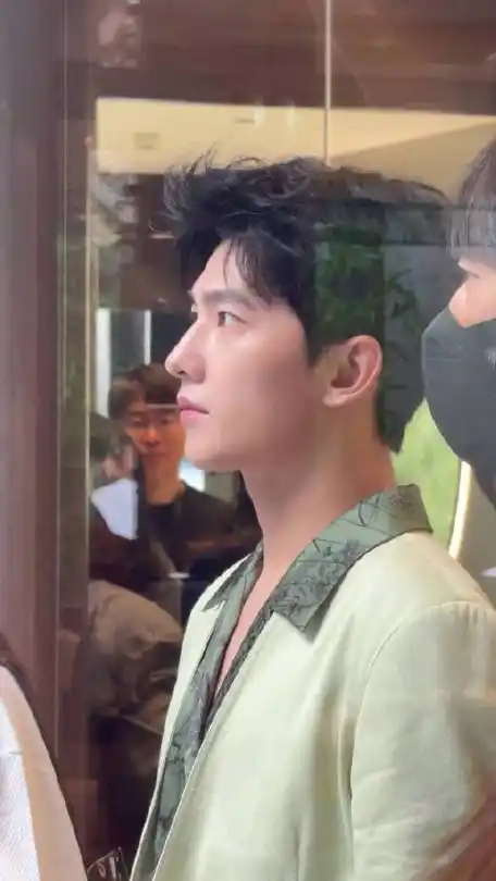 杨洋现身宽窄巷子##杨洋古希腊掌管生图的神