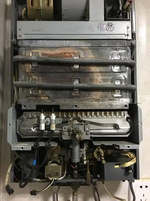 万家乐热水器电池在哪里?