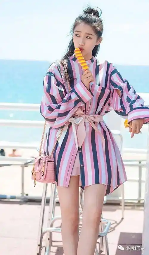 杨幂,关晓彤爱喝豆汁,体形妖娆拥有大长腿,这种美超凡脱俗_保持身材