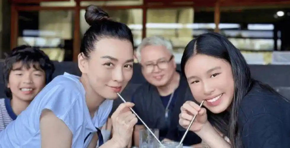 54岁张庭彻底翻身又开始在国内巡演23亿资产已被解封