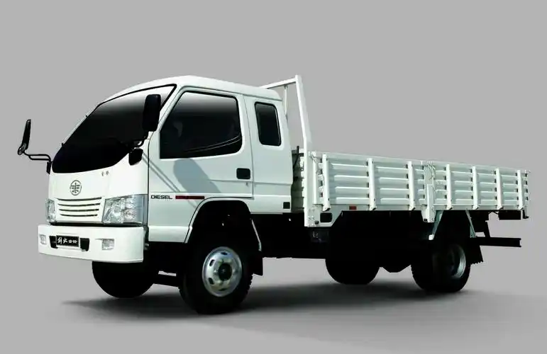 一汽通用 金铃 130马力 4x2 6.635米排半栏板载货车的产品封面图