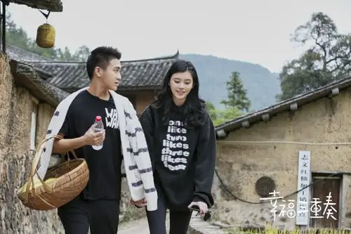 奚梦瑶何猷君《幸福三重奏》展现年下恋魅力