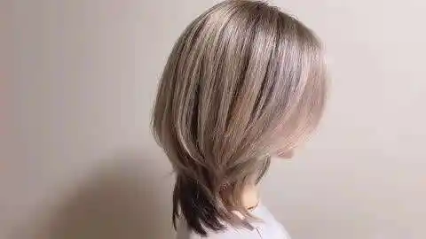 今年很火的女版狼发发型,用这样的方法剪,简单明了