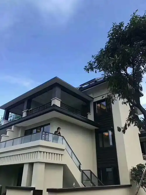 海南万宁兴隆近海200多万的叠拼带大露台别墅,一梯两户花园洋房