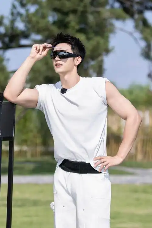 网友票选十大男神榜,哪位令你心动|肖战|奥运|霍建华|黄景瑜_网易订阅