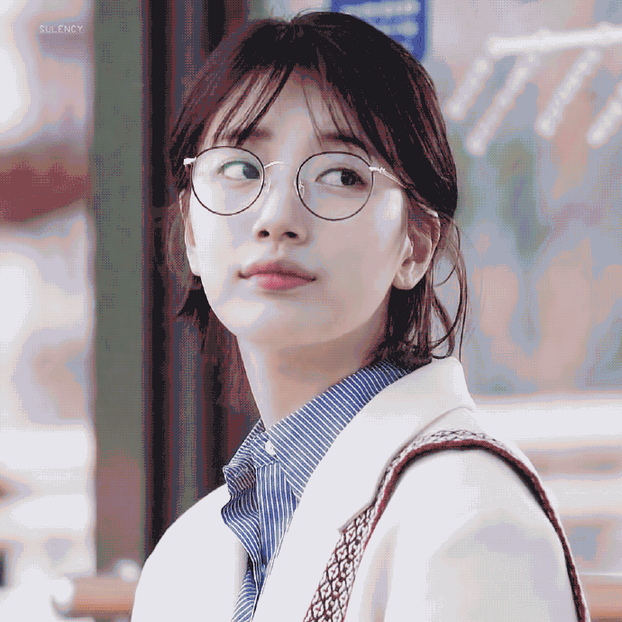 裴秀智超话大家应该都很迷秀智戴眼镜吧晚安