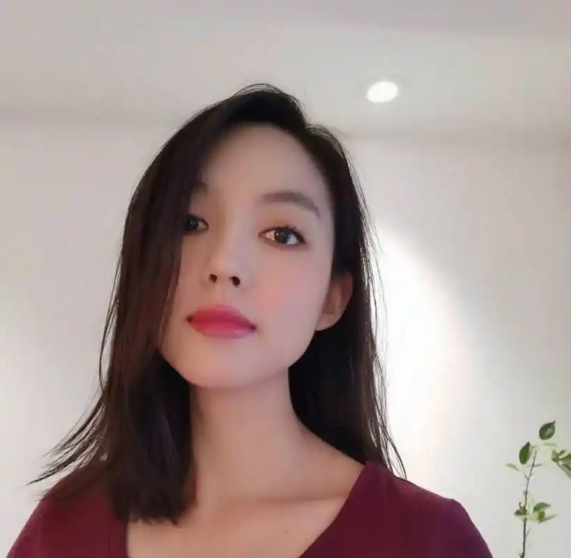 原创张梓琳生娃后不掉时尚感,简单搭配就穿出气场,小白也能轻松上手