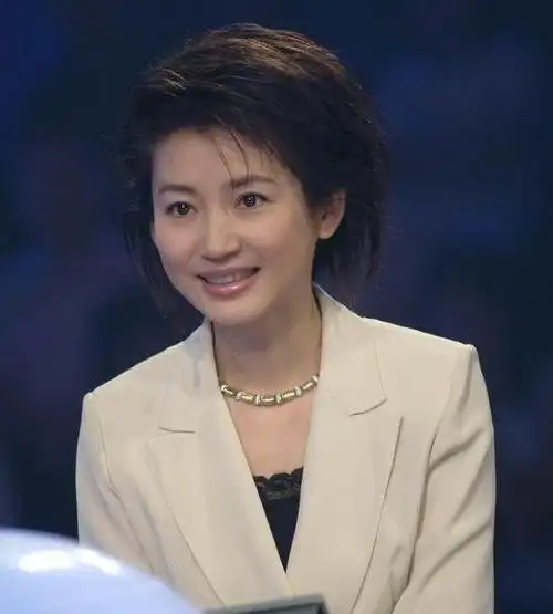 那些销声匿迹的央视美女主持人那些曾经熟悉的名字现在怎样了