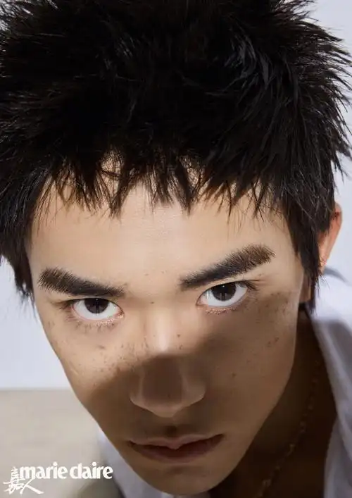 易烊千玺寸头我的假发造型作品嘉人封面