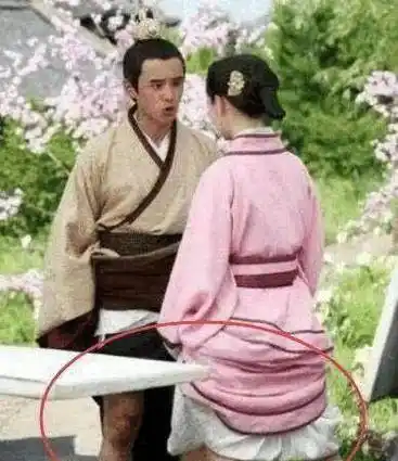 史上最"尴尬"的穿帮镜头,大妈演鬼子,周冬雨:你手在干啥_电视剧_剧中