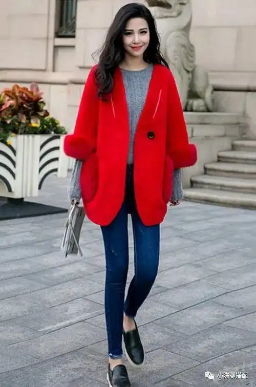 30岁的女人要怎么搭配信仰色中国红有格调时尚还高贵