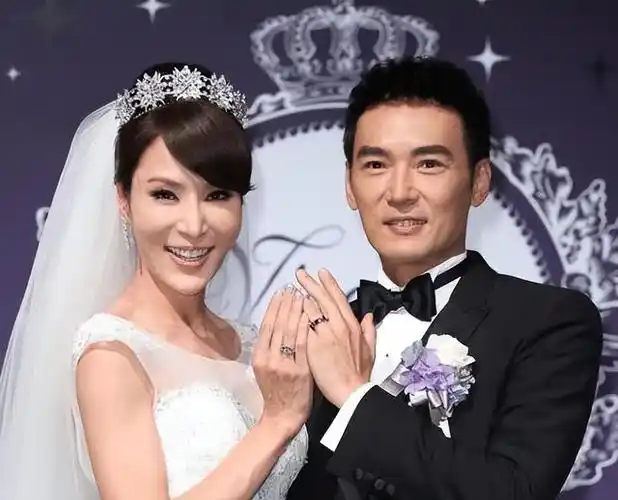 回顾焦恩俊被妻子夺走亿万财产和女儿净身出户母亲成为他依靠