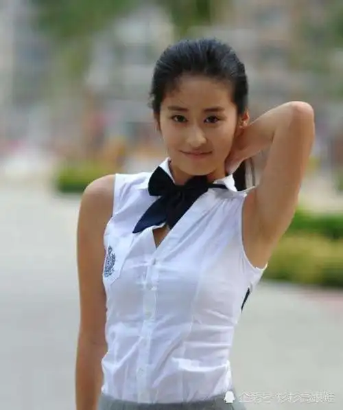 有一种成名堪比"整容",颖儿单眼皮变双眼皮,美到亲妈认不出!