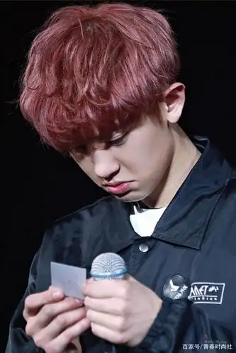 什么发色都能驾驭的exo朴灿烈,帅哥是从漫画中出来的吧?