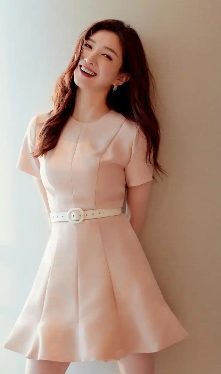 没想到江疏影穿泳衣这么撩人,肤色白皙水嫩,身材凹凸有致!