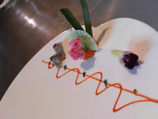 粤菜厨师团队网的案例摆盘围边 - 菜式摆盘围边盘装饰参考图片2