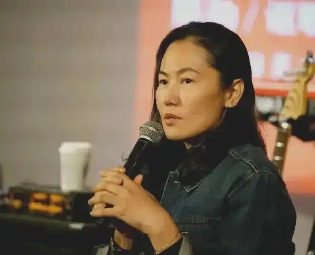 账款由杂志期刊方承担,跟他们没关系,随后郭涵就牵扯出了窦唯前妻高原