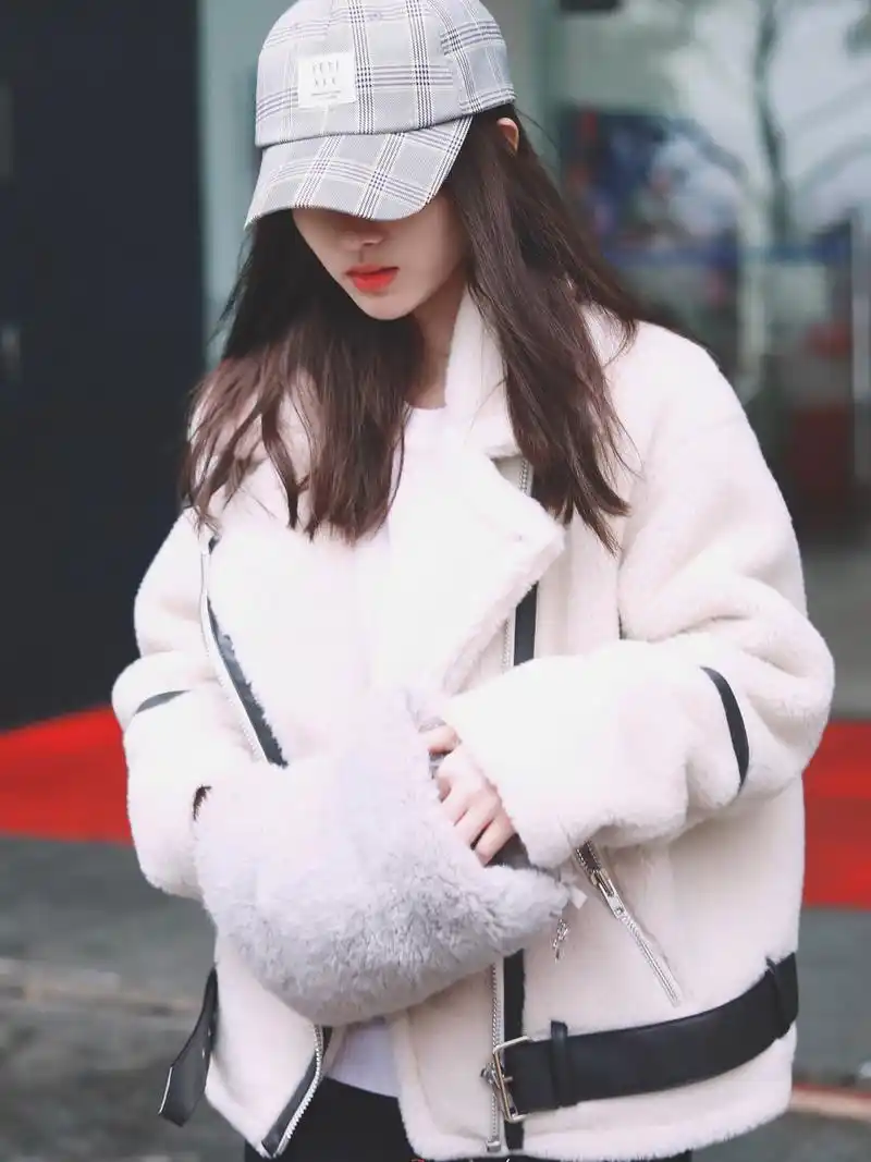 小个子女生穿搭 |鞠婧祎日常私服穿搭分享 外套|#fray i.d 靴子|#dr.