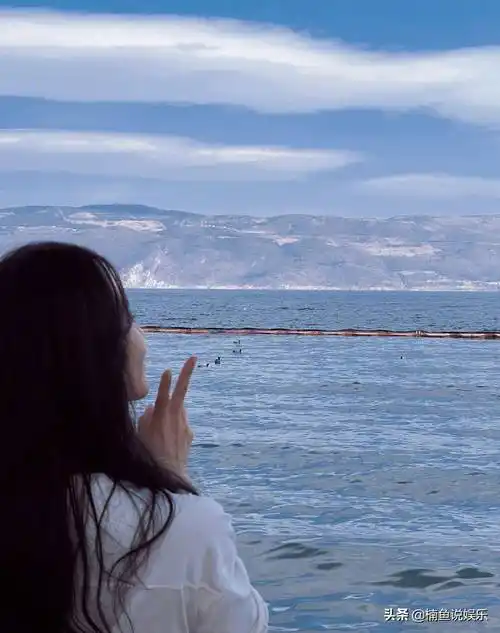 大方晒美照,连背影都美得令人心动_吴奇隆_气质_婚姻