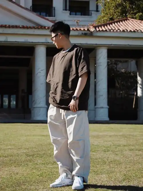 谁小时候不想拥有几条浅色裤子呢 反正我是被严令禁止的 因为寿命极短