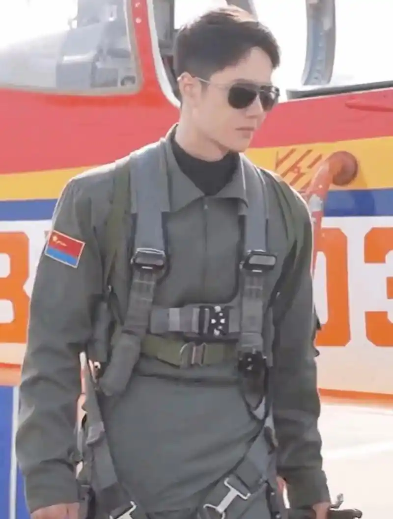 王一博上辈子就是个军人吧,穿上军装这么有感觉