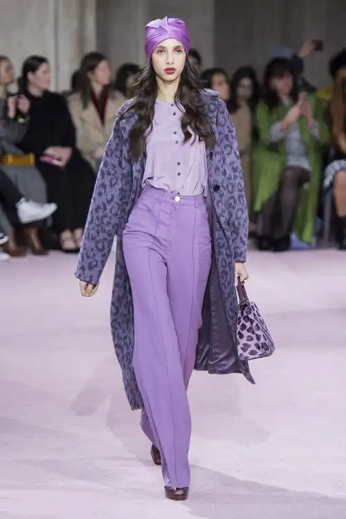 紫色上衣搭配什么裤子美紫色上衣搭配什么裤子好看